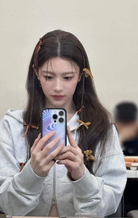 Go Youn-jung as seen while taking a mirror selfie in August 2023